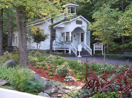 dollywood-church1