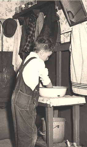 boys washing up for supper2